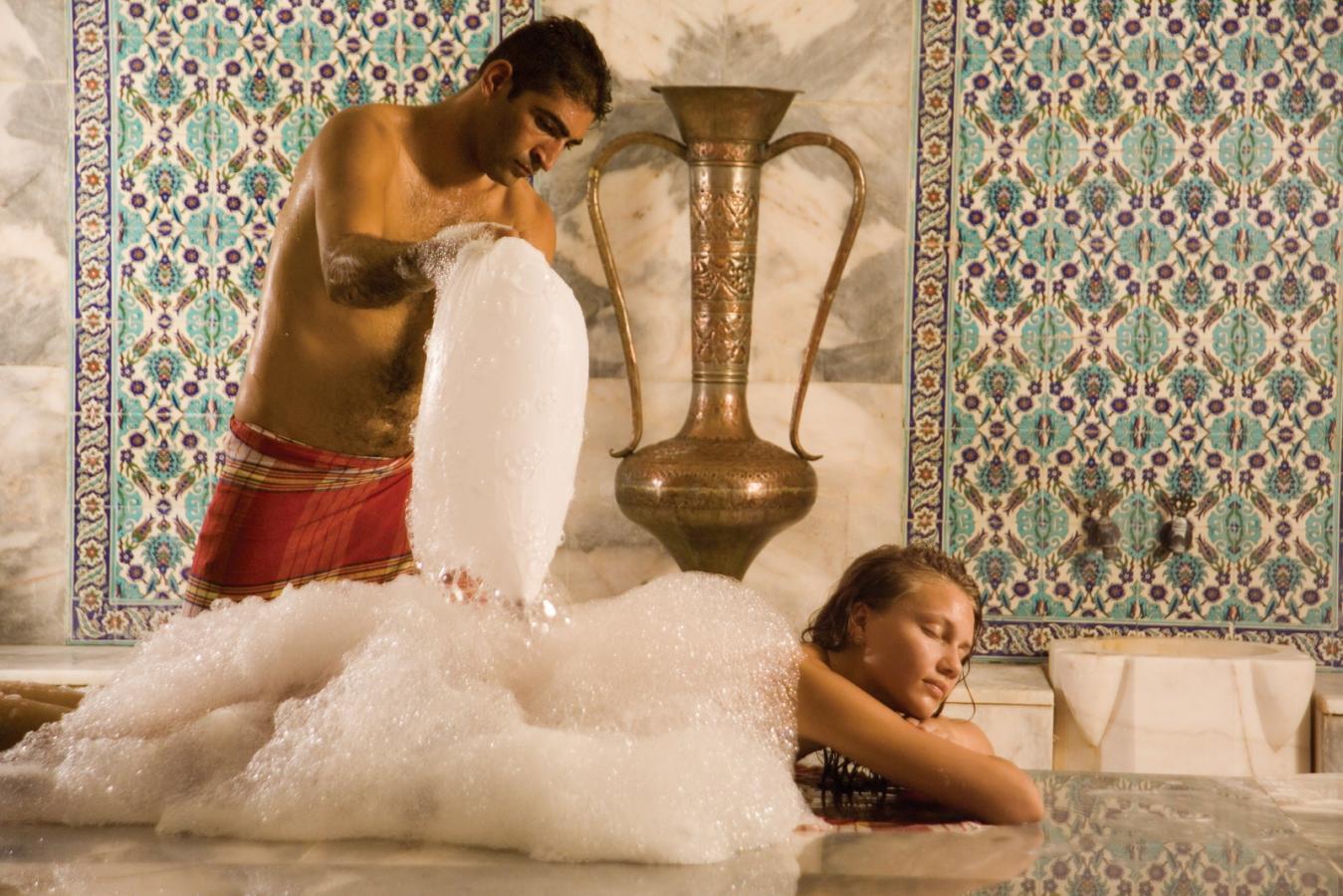 Relaxing massage at the traditional Turkish bath Hamam www.vigotour.com.
