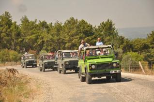 Jeepsafari Adrenalin Spass Freude Landschaft Kultur