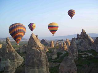 3 Tage Kappadokien Täler Balllonfahrt Geschichte Kultur Naturwuder