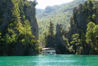 Boat trip along the Green Canyon at Oymapinar Lake